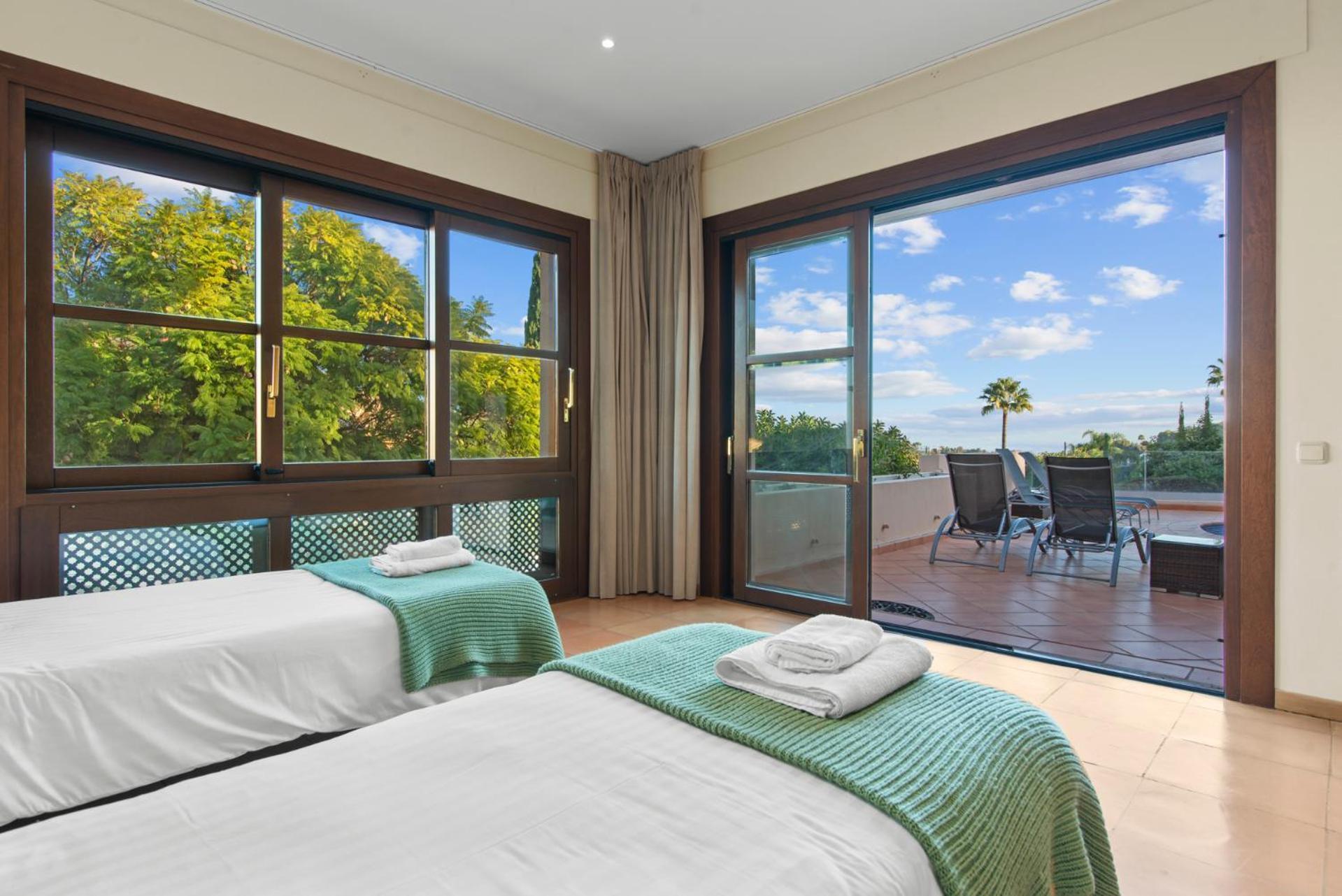 Luxury Villa Robledal By Mabiente - Views Of The Sea And The Golf Course Marbella Exterior photo